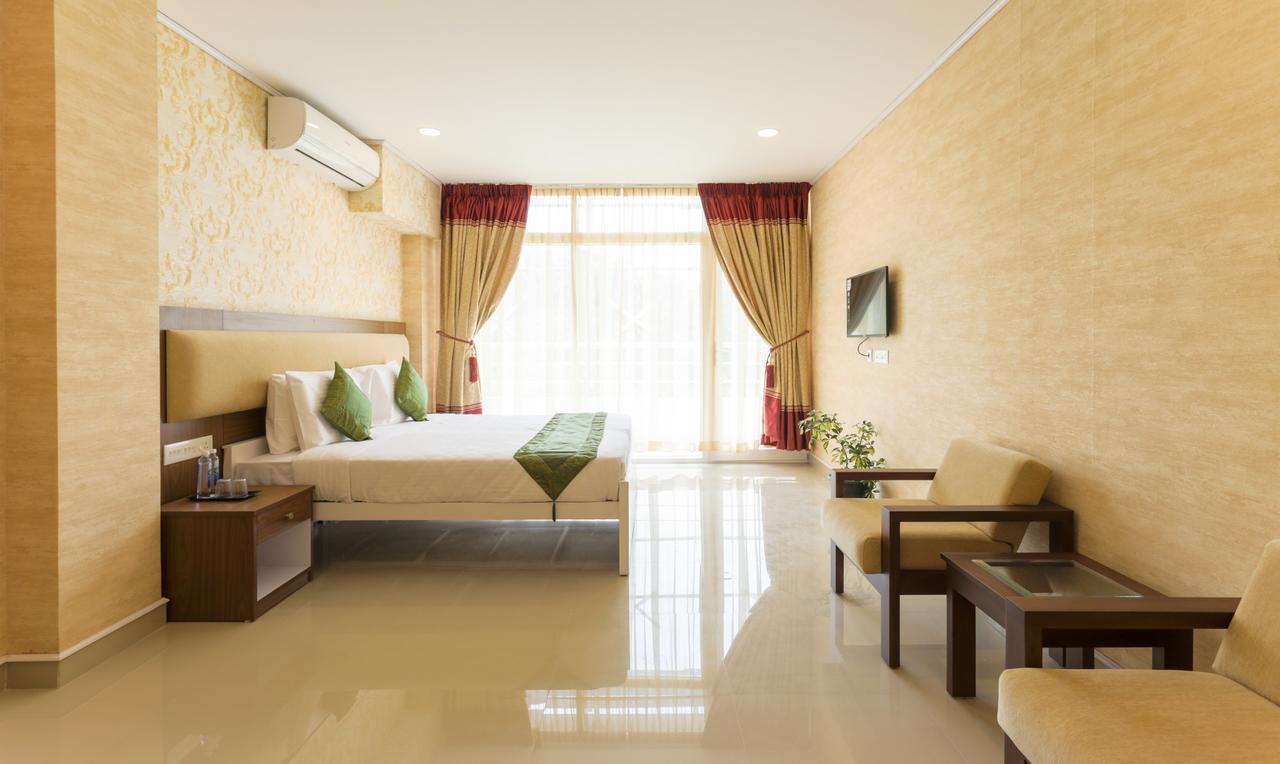 Heaven Gardens Hotel Kochi Exterior foto