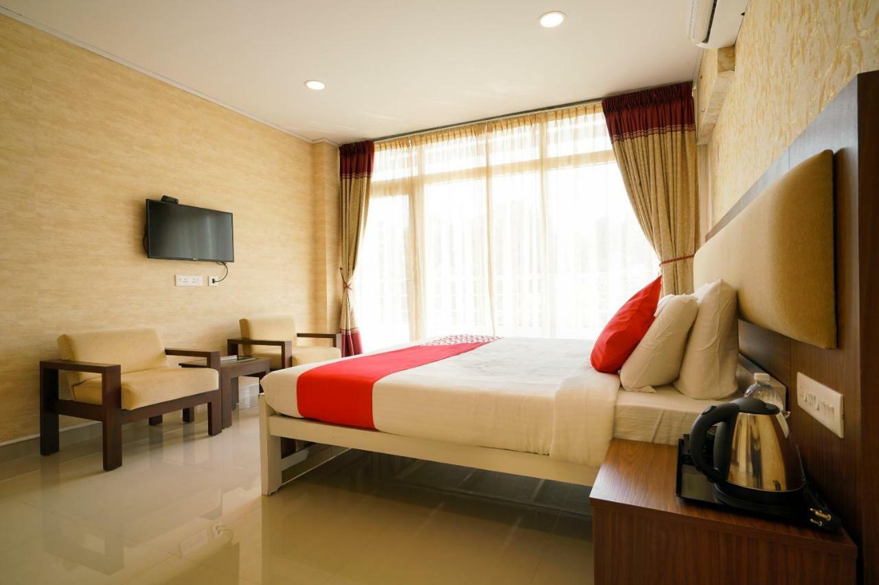 Heaven Gardens Hotel Kochi Exterior foto