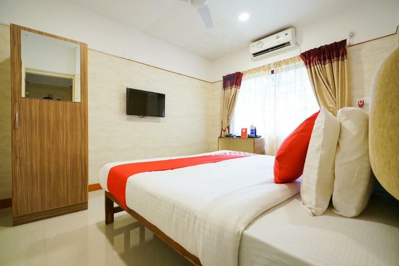 Heaven Gardens Hotel Kochi Exterior foto