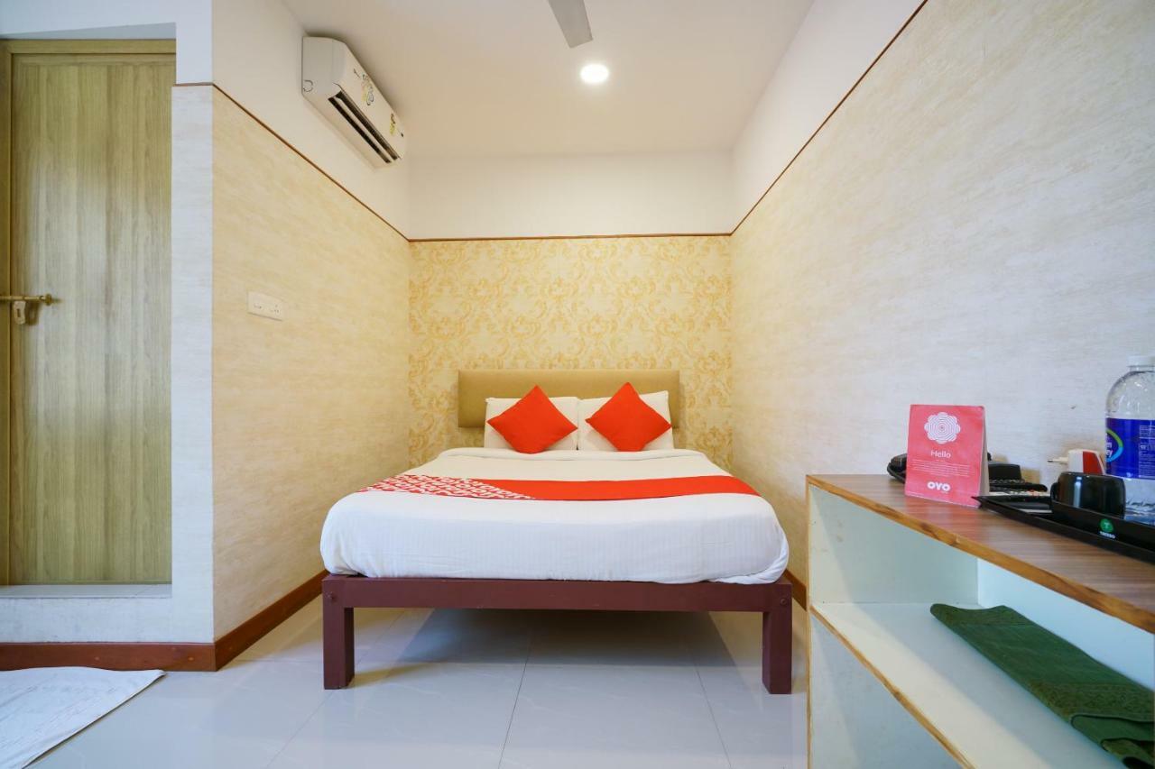 Heaven Gardens Hotel Kochi Exterior foto