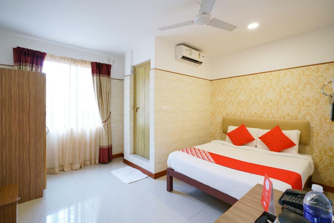 Heaven Gardens Hotel Kochi Exterior foto